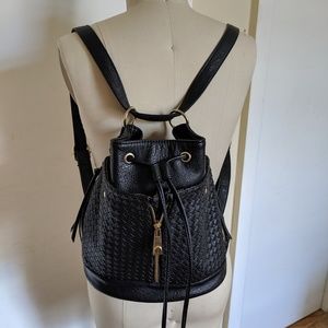 Convertible crossbody bag and backpack